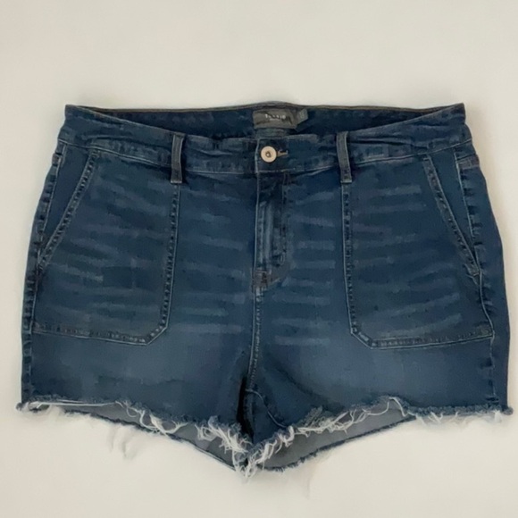Torrid 3” Raw Hem High Waist Shorts Size 18 - Picture 2 of 5